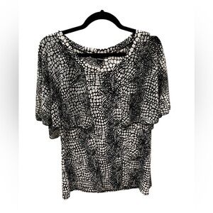 Adele & May beautiful black and white top. Size L.